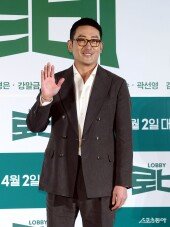 하정우, 시크한 미소~