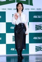 강말금 ‘블랙&화이트 패션’