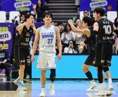 KT, 2초 남기고 극적인 역전승