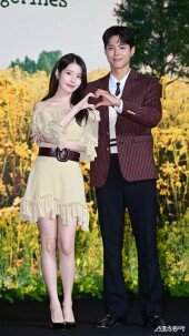 아이유-박보검, 사랑스러움을 가득 담아서