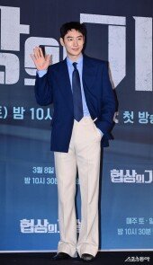 이제훈, 훤칠한 인사