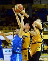 강이슬, 리바운드를 사수하라~