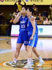 김단비-김예진, 승리의 미소~