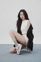 안소희, 파격 숏팬츠로 학다리 드러내…CG 같은 각선미 [화보]