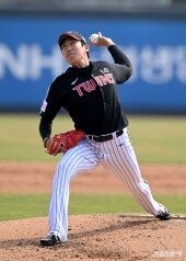 역투하는 손주영