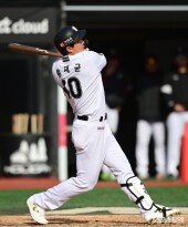 황재균, 날렵해져도 홈런 생산 능력은 그대로