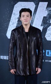 강하늘, 미소 가득