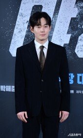 류경수, 긴장한 포토타임