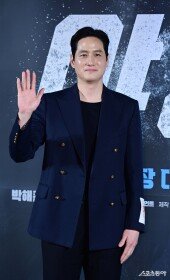 박해준, 푸근한 손인사