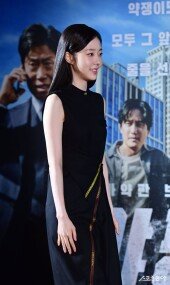 채원빈, 청초한 모습으로 입장