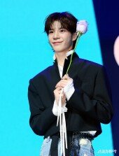 꽃미남 정동원, 꽃 들고 컴백~