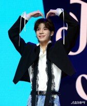 컴백 정동원, 러블리한 하트!