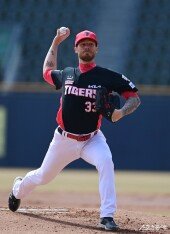 율러, 이 악물고 역투