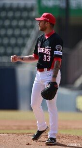 율러, 호수비에 주먹 불끈!