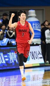 박혜진 ‘달아나는 3점슛’