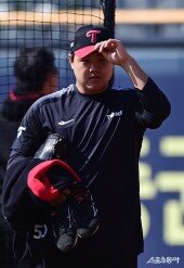 장현식, LG 모자 쓰고