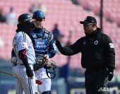 박해민의 ‘왜 던지는데’로 시작된 벤치 클리어링