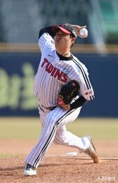 김강률, 승리 지킨다