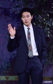 류준열, ‘계시록’으로 인사