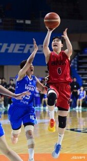 이소희, ‘들어가라!’