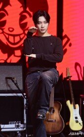 드래곤포니 편성현, 포니의 포즈