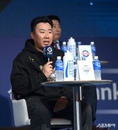 이범호 감독 ‘(김)도영이 유니폼 많이 팔렸으면’