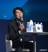 이강철 감독 ‘강백호 보러 많이 오세요’