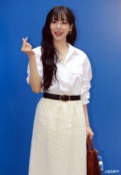 티파니 영 ‘봄 햇살 가득 하트~’