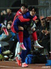 부상으로 교체되는 이강인