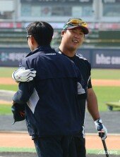 강백호, 심우준 만난 웃음