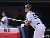 4번타자 김민혁의 동점 적시타