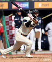 멀티히트 정준재 ‘나 홀로 3타점~’