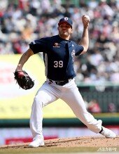 잭로그 ‘두산 첫 승 위한 힘찬 투구~’