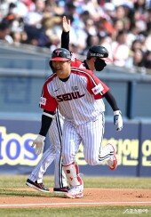 문보경 ‘첫 타석부터 홈런 폭발’