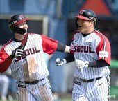 문보경 ‘개막 2연전 연속 홈런’