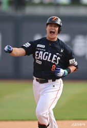 노시환, 동점 만드는 연속 경기 솔로포