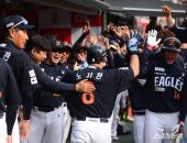 노시환의 동점 솔로포에 뜨거운 한화 더그아웃