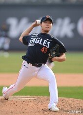 정우주, 실점 없이 막는다