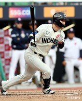 최지훈, 달아나는 귀중한 적시타