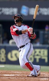 솔로포 송찬의 ‘잘 맞았다’