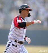 송찬의 ‘오늘은 LG 홈런의 날’