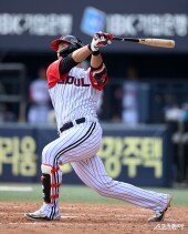 문정빈, 데뷔 첫 홈런 폭발