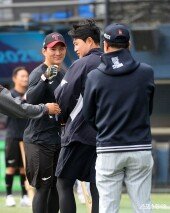 오지환-채은성, 반가운 인사