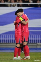 손흥민, 이재성의 선제골에 세상 다 가진 표정