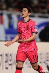 황희찬, 아쉽게 막힌 골 찬스