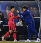 홍명보 감독, ‘흥민아 고생했어’