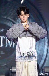 원오어에잇 네오, 막내의 시그니처 포즈