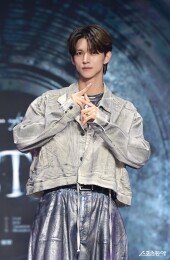 원오어에잇 레이아, 잘생김 그 자체