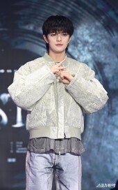 원오어에잇 츠바사, 긴장감 드러나는 미소