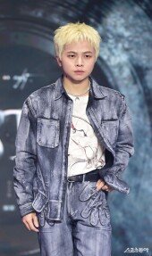 원오어에잇 타케루, 시선 사로잡는 컬러